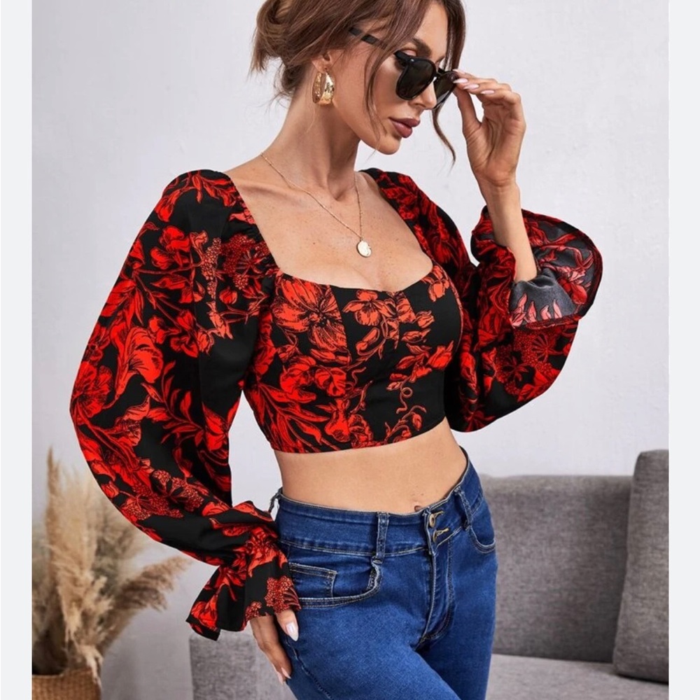 Beautiful Hawaiian top, can be paired with pants or skirts